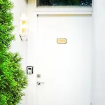 8 Bed Spaces And High Standard With Parking Included Apartman