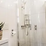 Apartman 8 Bed Spaces And High Standard With Parking Included *