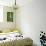 8 Bed Spaces And High Standard With Parking Included