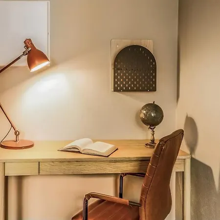 Daire 8 Bed Spaces And High Standard With Parking Included