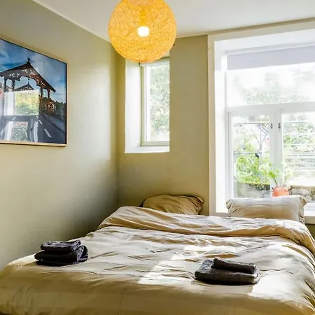8 Bed Spaces And High Standard With Parking Included Apartment *