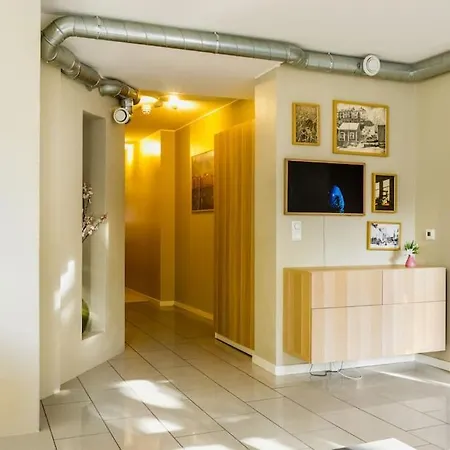 8 Bed Spaces And High Standard With Parking Included Trondheim