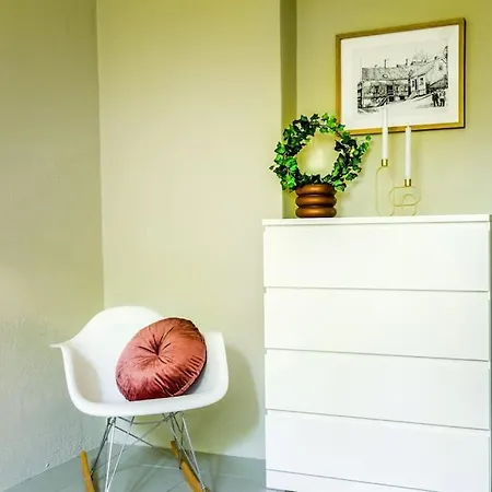 Apartment 8 Bed Spaces And High Standard With Parking Included