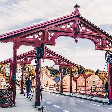 8 Bed Spaces And High Standard With Parking Included *