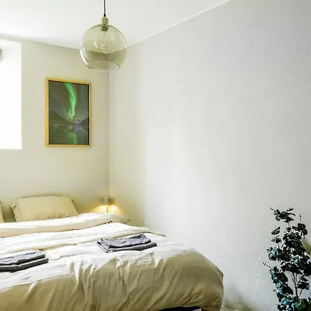 8 Bed Spaces And High Standard With Parking Included