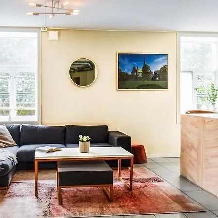 Apartment 8 Bed Spaces And High Standard With Parking Included